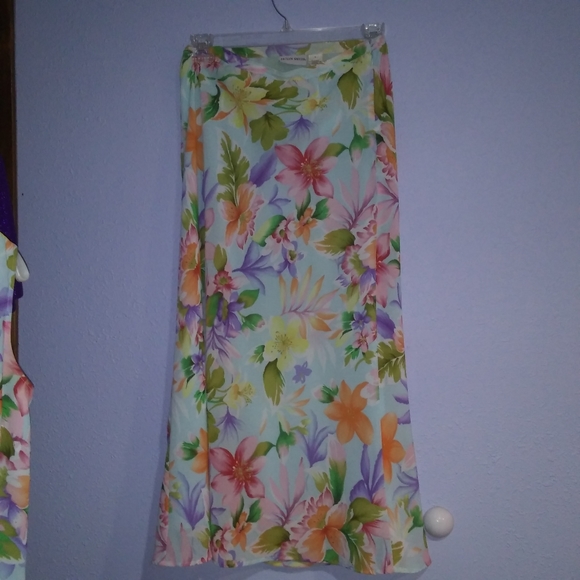 2 PIECE Floral Maxi Skirt & Tank Outfit Set S / 6 - Picture 3 of 16